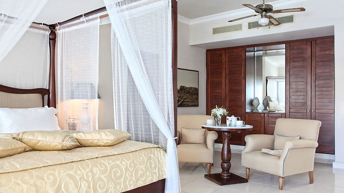 Honeymoon Suite Indoor Jacuzzi